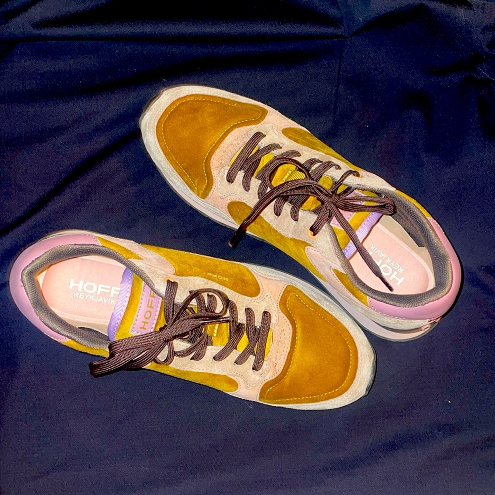 Hoff Sneakers-new never worn. Size 9 US, 40 Euro
Reykjavik edition. Mauve Brown